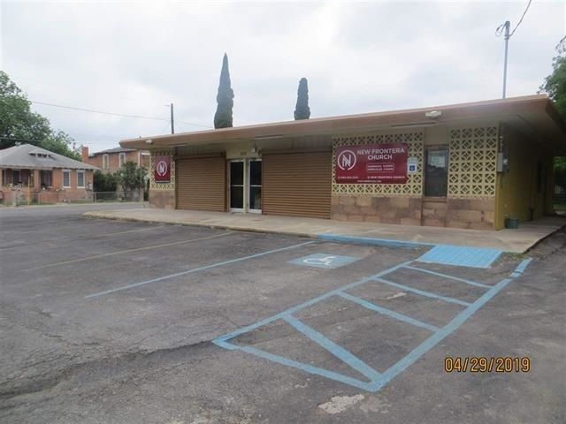 Commercial/Industrial Building: 300 W Garza St, Del Rio, TX 78840